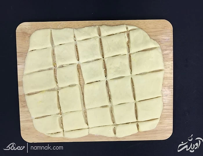 بریدن خمیر گوش فیل بریدن خمیر